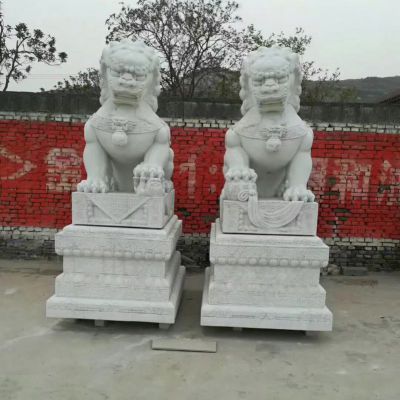影響廣場(chǎng)石獅子雕塑報(bào)價(jià)的因素有哪些？