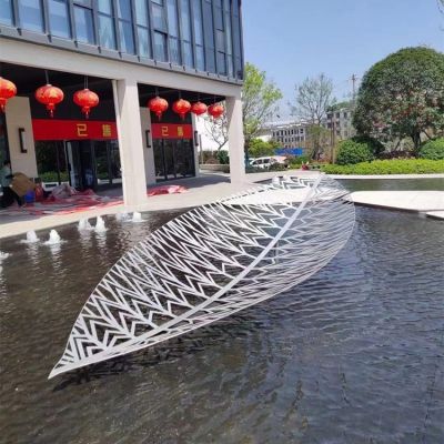 不銹鋼拉絲鏤空大型樹(shù)葉 售樓部戶(hù)外水池?cái)[件
