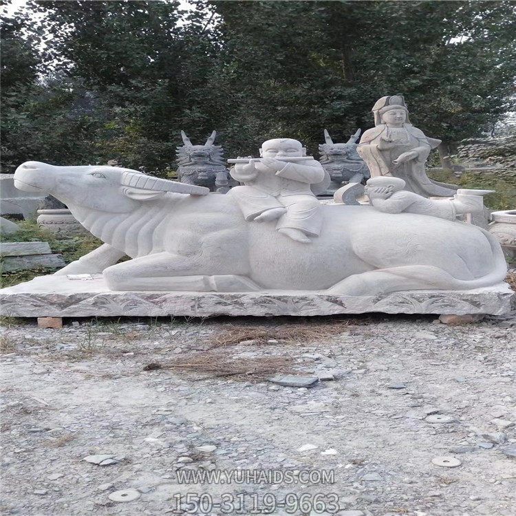 漢白玉牧童騎牛石雕，臥地上的水牛雕塑