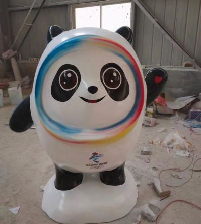 玻璃鋼冰墩墩雕塑，商場(chǎng)大廈美陳擺件