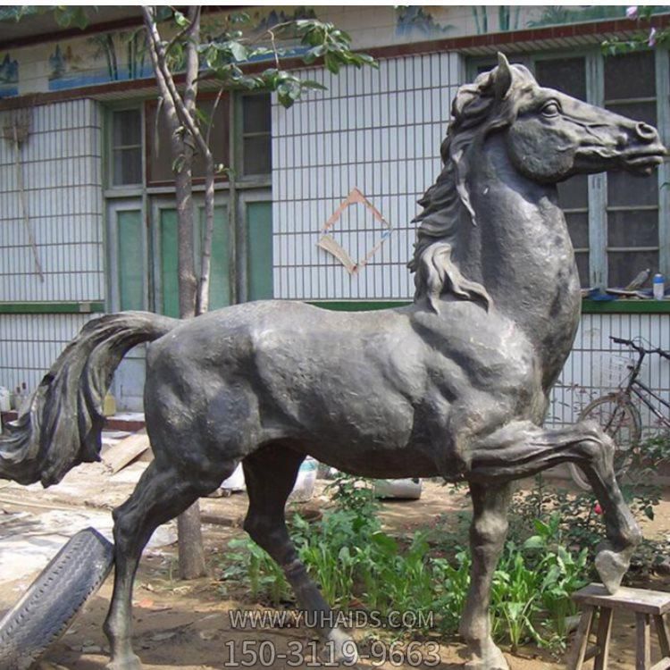 行走的馬兒，鑄銅動物馬雕塑