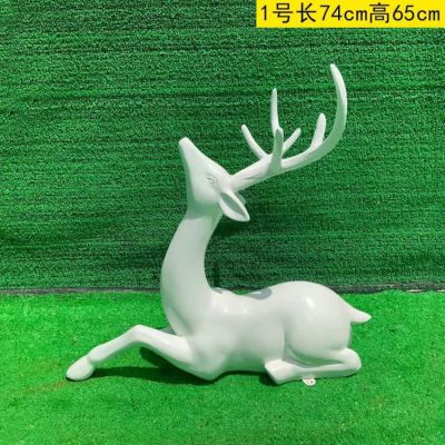 白色的梅花鹿，臥姿，仰頭，可上色