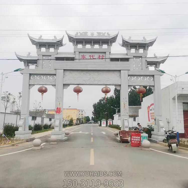 村莊石牌坊，三間四柱道路過道牌坊雕塑