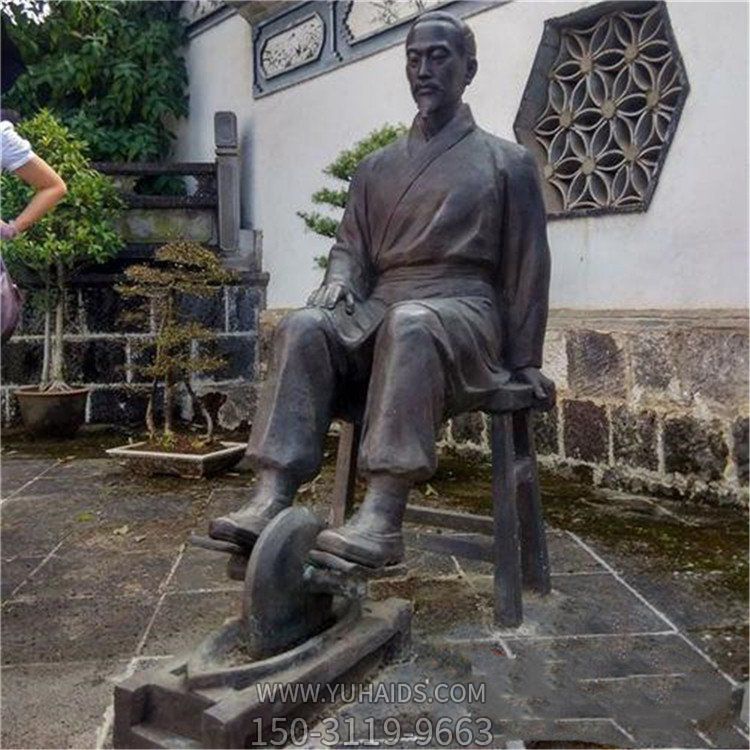 步行街?jǐn)[放玻璃鋼仿銅民俗文化人物景觀(guān)園林雕塑