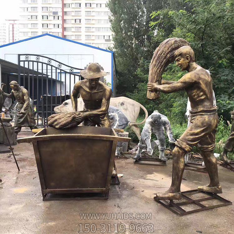 打麥子，農(nóng)村農(nóng)忙生活，人工脫麥場景雕塑