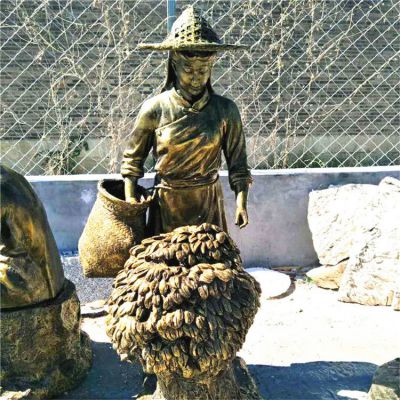 收稻子，玻璃鋼仿銅民俗生活秋收場景雕塑