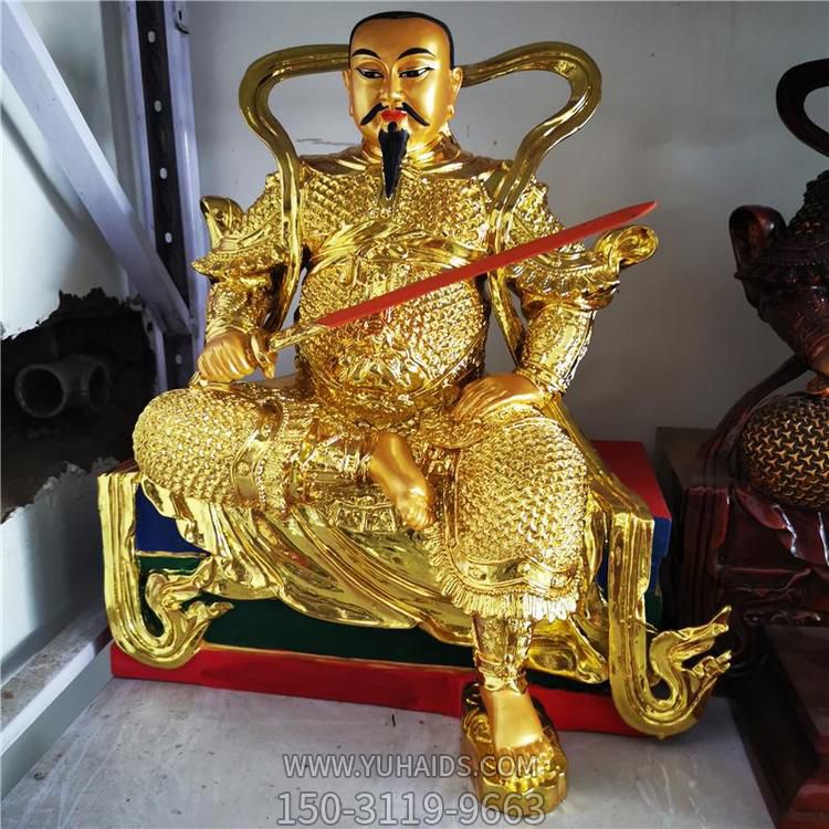 金色鎏金真武大帝銅像，單手持劍一腳盤坐一腳著地的真武祖師塑像雕塑