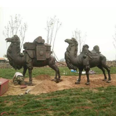 駱駝景觀，公園創(chuàng)意玻璃鋼仿銅沙漠動(dòng)物