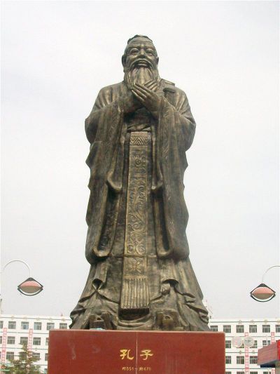 廣場(chǎng)學(xué)?？鬃庸糯鷼v史名人銅雕塑景觀小品