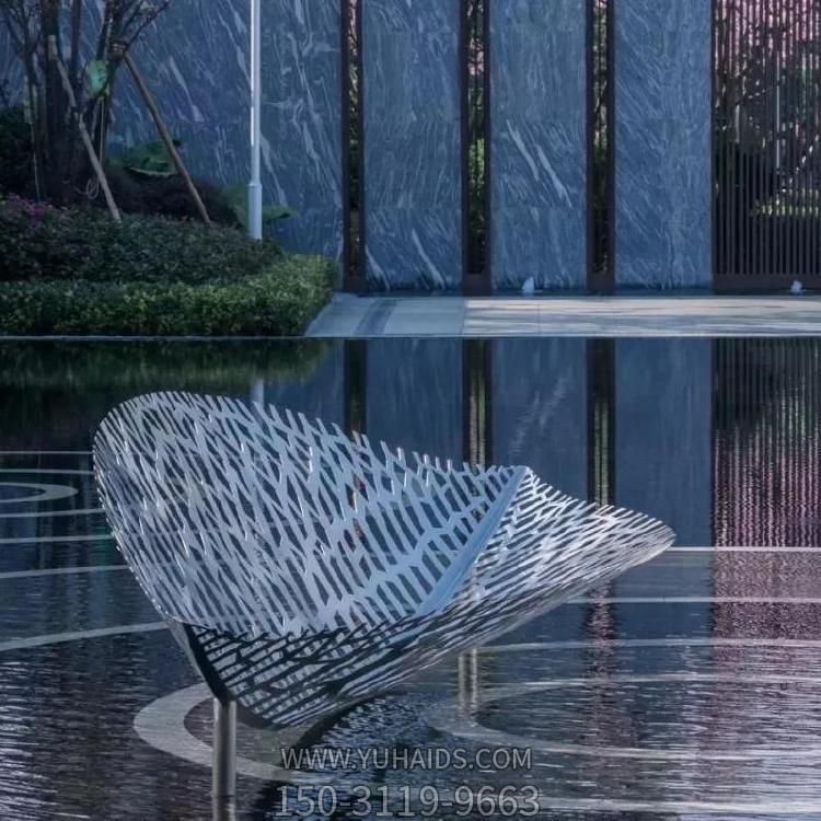 不銹鋼鏤空戶外園林大型噴泉水景樹(shù)葉雕塑