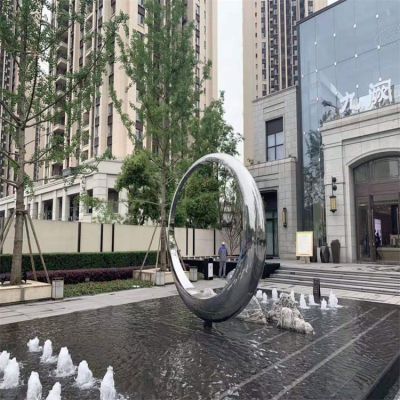 不銹鋼鏡面圓環(huán)景觀雕塑，園林水景噴泉裝飾景觀