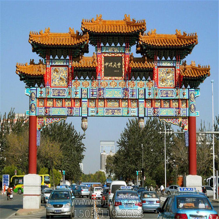 市政道路大牌坊，高跨度的彩繪石雕牌樓雕塑