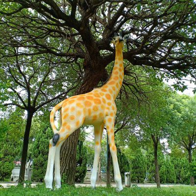 玻璃鋼仿真長(zhǎng)頸鹿，公園園林草坪動(dòng)物景觀