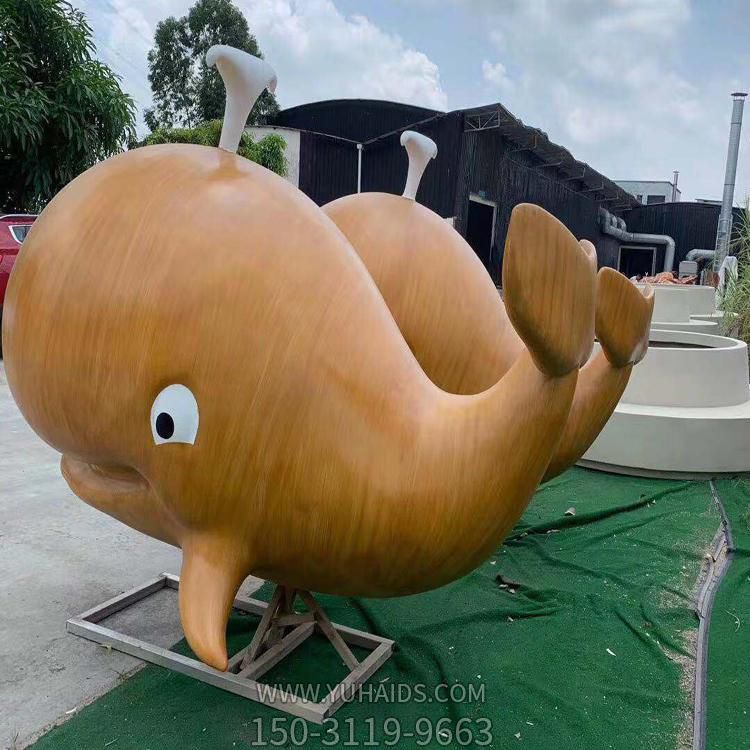 戶外公園創(chuàng)意玻璃鋼卡通鯨魚(yú)擺件雕塑