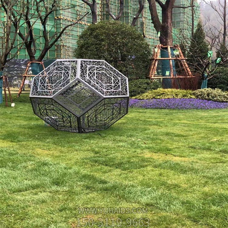 不銹鋼網格多面體景觀擺件雕塑