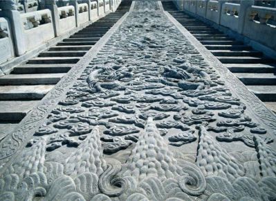 寺廟臺階大型石浮雕，祥云、龍石刻浮雕