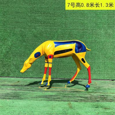 彩繪鹿，低頭玻璃鋼鹿雕塑
