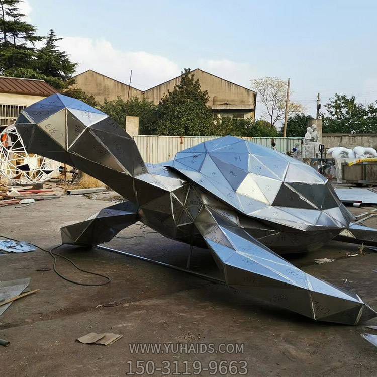 不銹鋼鏡面幾何大型烏龜?shù)袼?>
                                <h2>不銹鋼鏡面幾何大型烏龜?shù)袼?參數(shù)說明</h2>
                                                                        <table>
                                      <tr>
                                        <th>產品標題</th>
                                        <td>不銹鋼鏡面幾何大型烏龜?shù)袼?/td>
                                      </tr>
                                      <tr>
                                        <th>發(fā)布時間</th>
                                        <td>2023-06-08 09:58</td>
                                      </tr>
                                      <tr>
                                        <th>價格</th>
                                        <td><span>電話咨詢</td>
                                      </tr>
                                                                              <tr>
                                          <th>制作材質</th>
                                          <td>不銹鋼</td>
                                        </tr>
                                                                          </table>
                                <h2>不銹鋼鏡面幾何大型烏龜?shù)袼?詳細說明</h2>
                                <p>玉海雕塑是一家綜合性的雕塑公司，擁有多款不銹鋼鏡面幾何大型烏龜?shù)袼苣Ｐ?，可加工定制多種不銹鋼鏡面幾何大型烏龜?shù)袼?，支持材質、樣式、風格、尺寸大小等方面的調整修改定制。我們所加工制作的不銹鋼鏡面幾何大型烏龜?shù)袼苜|優(yōu)價廉，遍布全國多個省市地區(qū)，想要了解更多案例圖片，請電話或微信咨詢。材質、大小、樣式等都可以按需定制，還可根據您提供給的不銹鋼鏡面幾何大型烏龜?shù)袼軜訄D進行制作！如有相關需求，歡迎致電（微信同號）：<span>150-3119-9663</span></p>
                                                                <div   class=