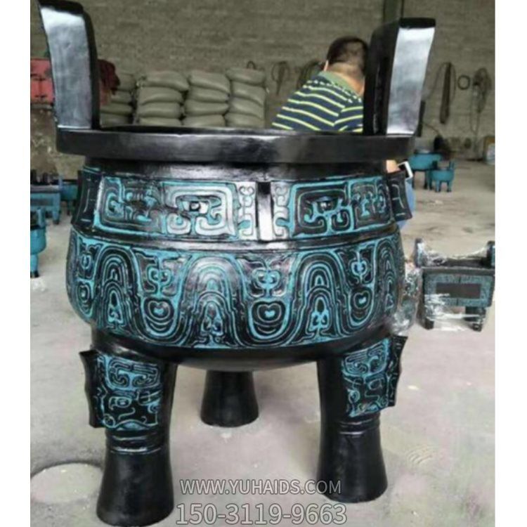 純銅鼎寺院戶外擺放圓形三足雙耳香爐頂?shù)袼?>
                                <h2>純銅鼎寺院戶外擺放圓形三足雙耳香爐頂?shù)袼?參數(shù)說(shuō)明</h2>
                                                                        <table>
                                      <tr>
                                        <th>產(chǎn)品標(biāo)題</th>
                                        <td>純銅鼎寺院戶外擺放圓形三足雙耳香爐頂?shù)袼?/td>
                                      </tr>
                                      <tr>
                                        <th>發(fā)布時(shí)間</th>
                                        <td>2023-06-08 12:42</td>
                                      </tr>
                                      <tr>
                                        <th>價(jià)格</th>
                                        <td><span>電話咨詢</td>
                                      </tr>
                                                                              <tr>
                                          <th>雕刻內(nèi)容</th>
                                          <td>鼎、香爐</td>
                                        </tr>
                                                                          </table>
                                <h2>純銅鼎寺院戶外擺放圓形三足雙耳香爐頂?shù)袼?詳細(xì)說(shuō)明</h2>
                                <p>玉海雕塑是一家綜合性的雕塑公司，擁有多款純銅鼎寺院戶外擺放圓形三足雙耳香爐頂?shù)袼苣Ｐ?，可加工定制多種純銅鼎寺院戶外擺放圓形三足雙耳香爐頂?shù)袼?，支持材質(zhì)、樣式、風(fēng)格、尺寸大小等方面的調(diào)整修改定制。我們所加工制作的純銅鼎寺院戶外擺放圓形三足雙耳香爐頂?shù)袼苜|(zhì)優(yōu)價(jià)廉，遍布全國(guó)多個(gè)省市地區(qū)，想要了解更多案例圖片，請(qǐng)電話或微信咨詢。材質(zhì)、大小、樣式等都可以按需定制，還可根據(jù)您提供給的純銅鼎寺院戶外擺放圓形三足雙耳香爐頂?shù)袼軜訄D進(jìn)行制作！如有相關(guān)需求，歡迎致電（微信同號(hào)）：<span>150-3119-9663</span></p>
                                                                <div   class=