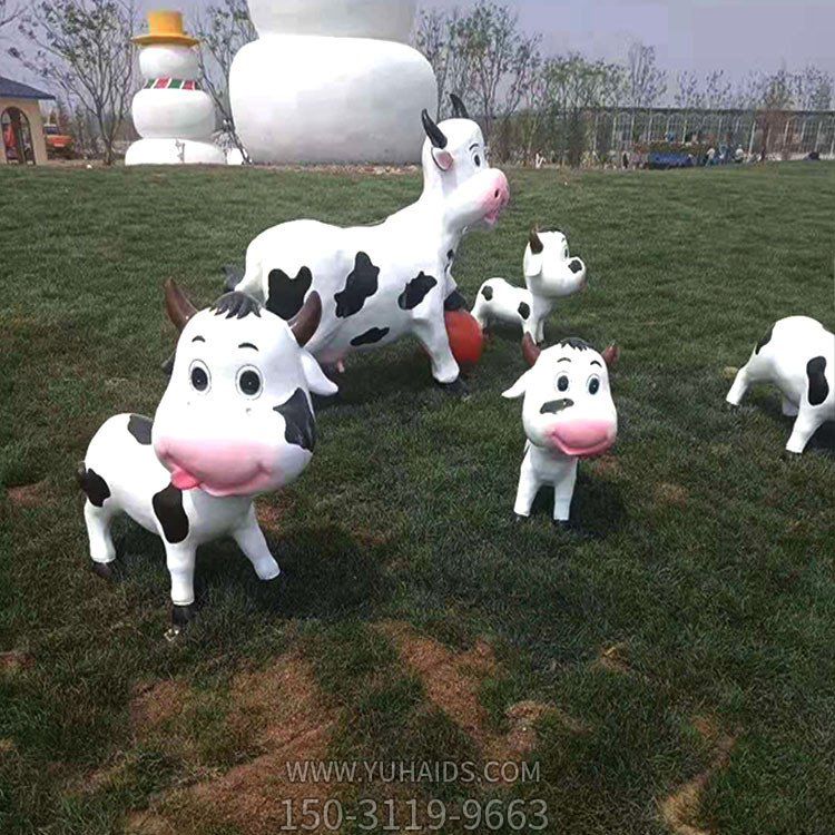 玻璃鋼卡通戶(hù)外園林景觀小奶牛雕塑