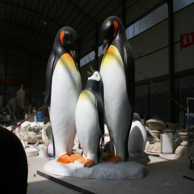 大型玻璃鋼仿真企鵝，一家三口企鵝雕塑