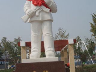 美國(guó)自由女神燈滅 雕塑經(jīng)歷坎坷曾是風(fēng)災(zāi)受災(zāi)戶